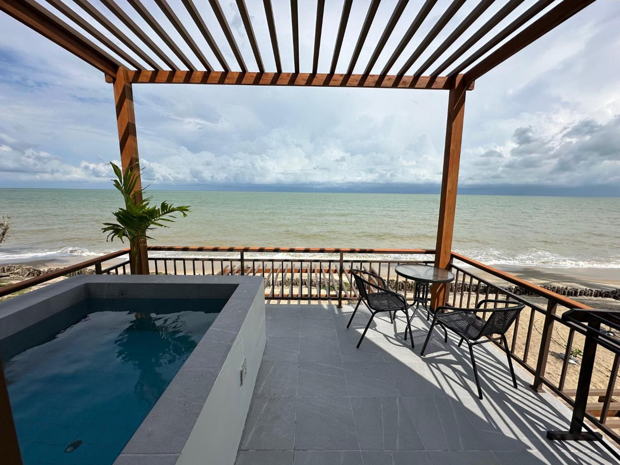 Chansi Beachresort Tha Sala Bagian luar foto